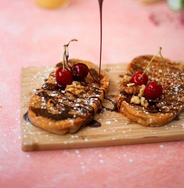 Tostadas francesas con café y chocolate en freidora de aire
